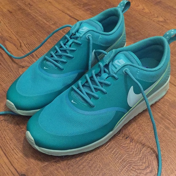 Nike Shoes - NIKE Air Max Thea